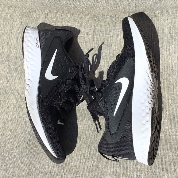 Nike Black and White Athletic Shoes - Picture 3 of 12